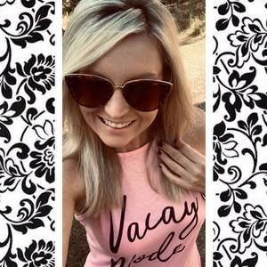 Meet your Posher, Lisa